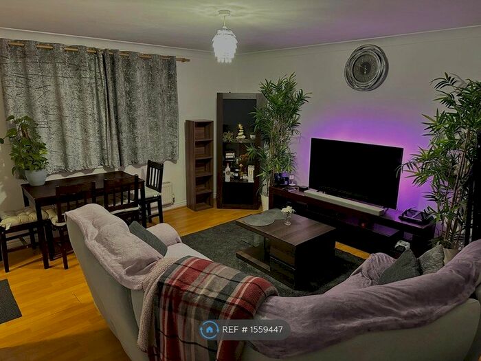 2 Bedroom Flat To Rent In Gorseway, Hatfield, AL10