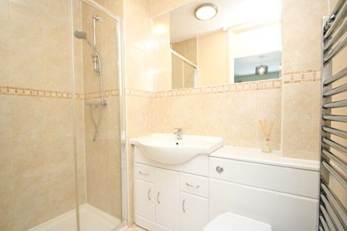 2 Bedroom Flat To Rent In Warham Road, South Croydon, CR2