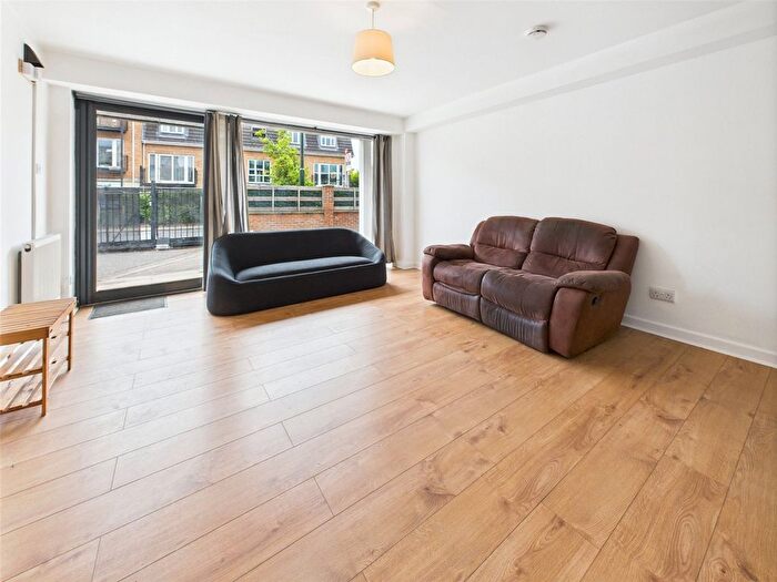 1 Bedroom Flat To Rent In Staines Road, Twickenham, TW2