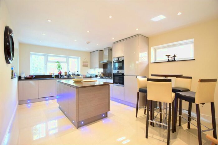 4 Bedroom Detached House To Rent In Venetia Close, Emmer Green, Berkshire RG4