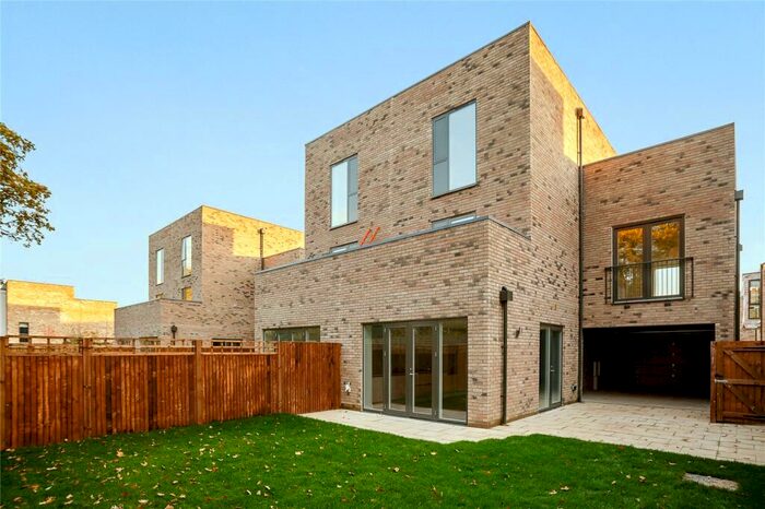 4 Bedroom Semi-Detached House To Rent In Brook End Close, Trumpington, Cambridge, CB2