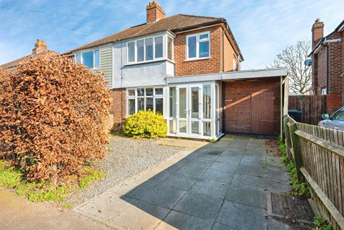 3 Bedroom Semi Detached House For Sale In Ditmas Avenue, Kempston, Bedford, MK42