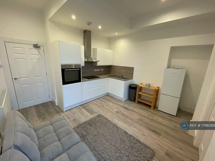 2 Bedroom Flat To Rent In Elmbank Road, Aberdeen, AB24