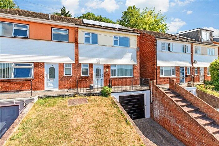 3 Bedroom Semi-detached House For Sale In Beacon Road, Chatham, Kent, ME5