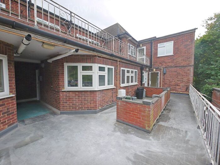 2 Bedroom Flat To Rent In Rowland Place, Northwood, HA6