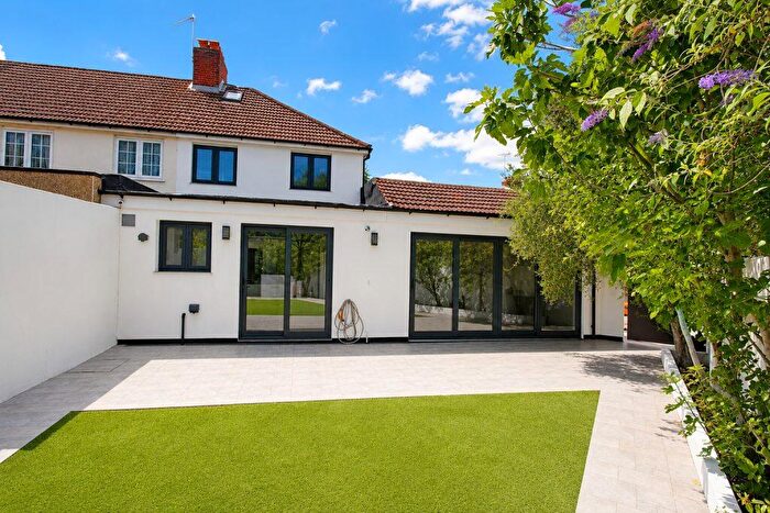 3 Bedroom Detached House For Sale In Croft Road, Enfield, EN3