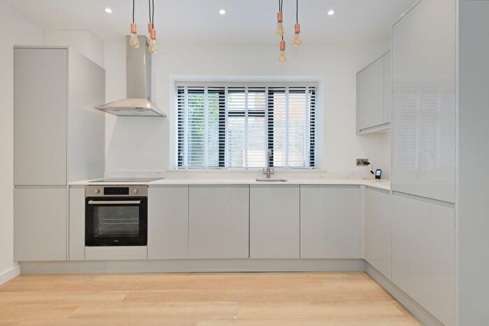 2 Bedroom Flat To Rent In High Street, Wingham, Canterbury, CT3