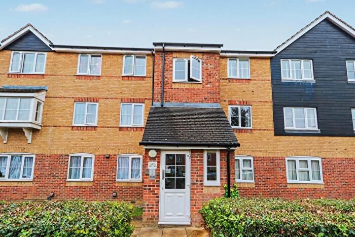 1 Bedroom Flat To Rent In Donald Wood Gardens, KT5