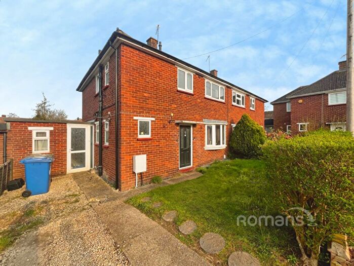 3 Bedroom Semi Detached House For Sale In Hare Shoots, Maidenhead, Berkshire, SL6