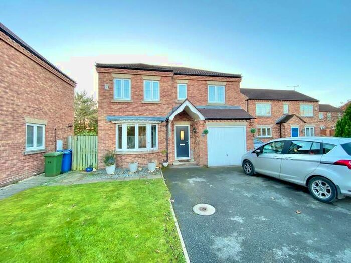 4 Bedroom Detached House For Sale In St Quintin Field, Nafferton, YO25