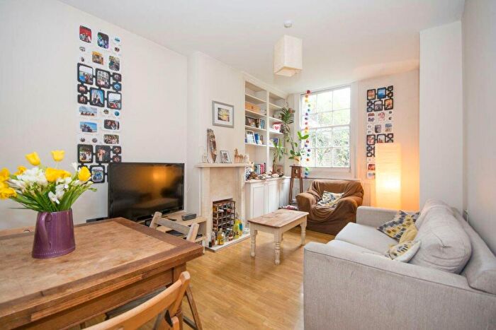 2 Bedroom Flat To Rent In Burns Road, Battersea, SW11