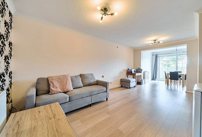 3 Bedroom Semi-detached House For Sale In Stanmore Gardens, Sutton, SM1