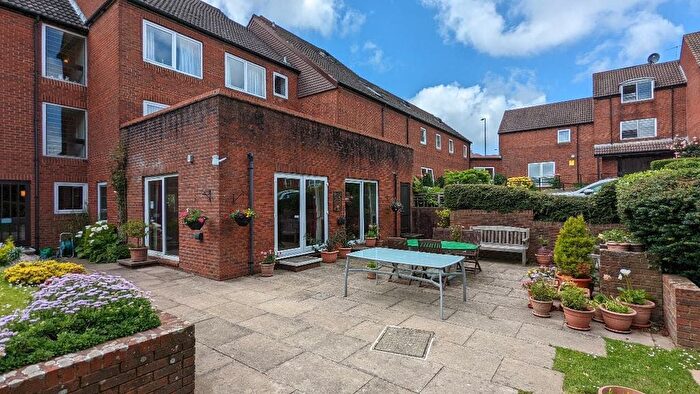 1 Bedroom Flat For Sale In Homewater House, Hulbert Road, Waterlooville, PO7