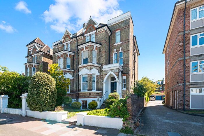 1 Bedroom Flat For Sale In Maple Road, Surbiton, KT6