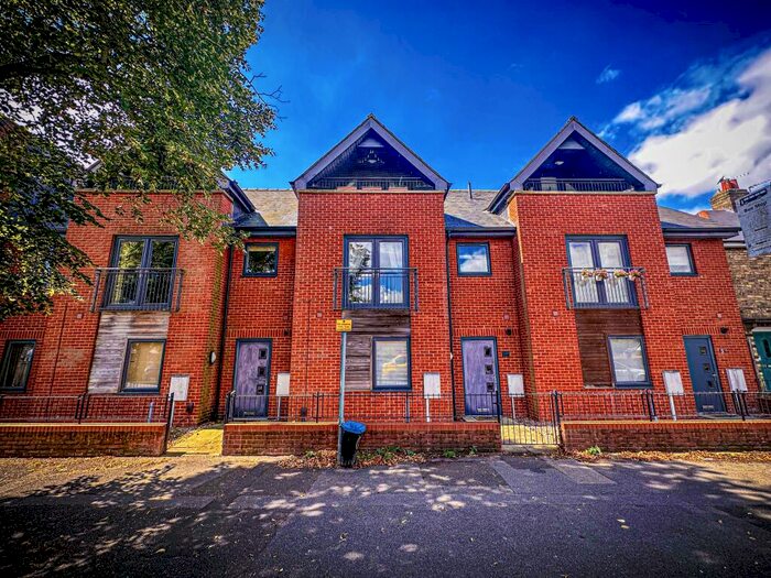 3 Bedroom Town House To Rent In Newport, Lincoln, LN1