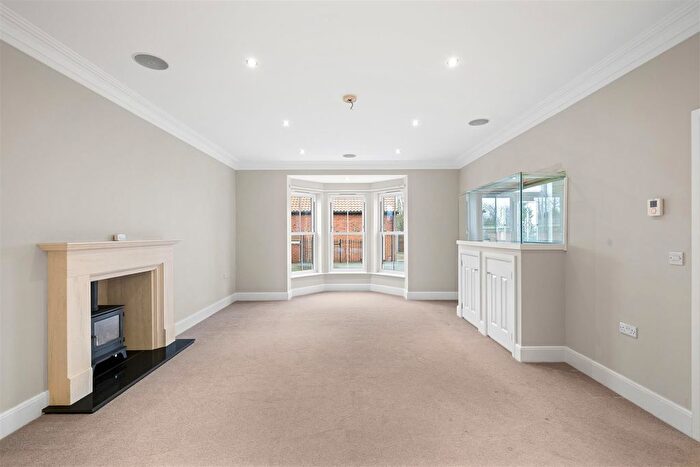 5 Bedroom Detached House For Sale In Torksey Lock, Lincoln, LN1
