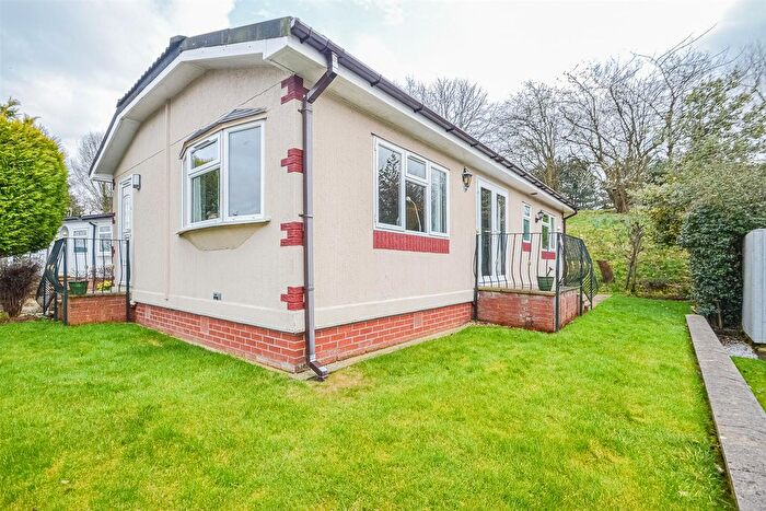 2 Bedroom Mobile/park Home For Sale In Moss Lane, Moore, Warrington, WA4