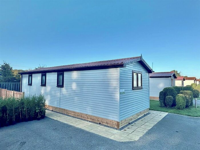 2 Bedroom Park Home For Sale In Hull Road, Wilberfoss, York, YO41