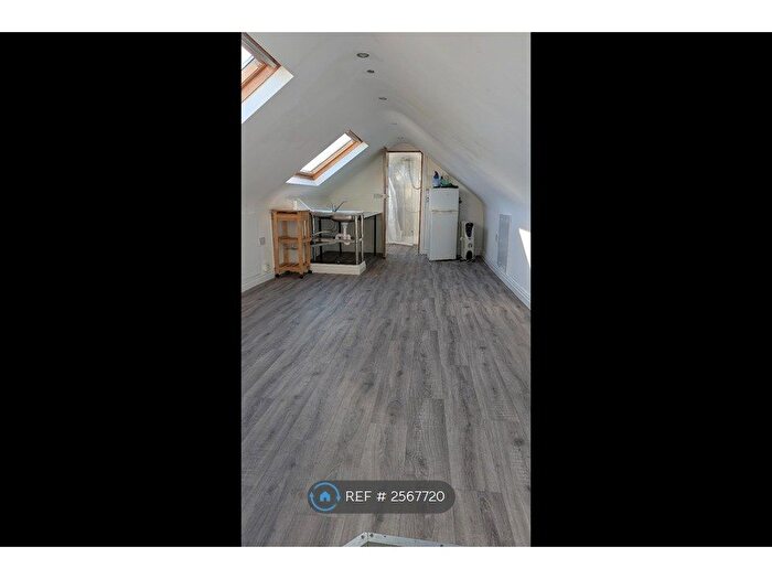 Studio To Rent In Portland Road, London, SE25