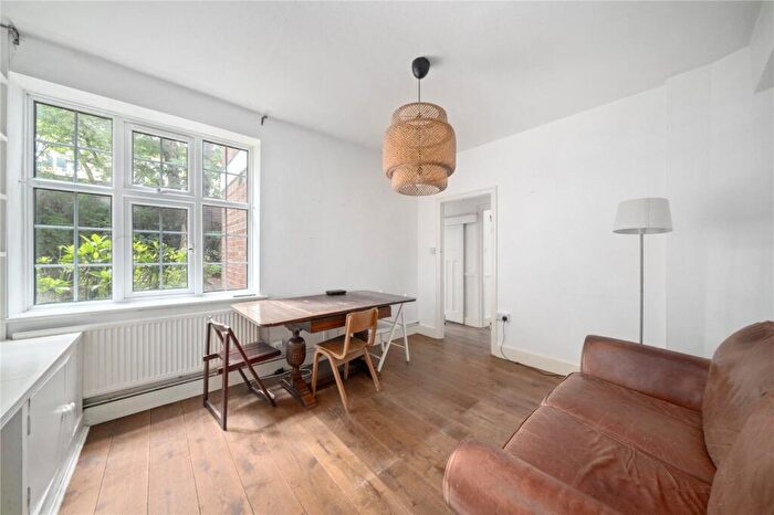 2 Bedroom Apartment To Rent In Elder Gardens, West Norwood, London, SE27