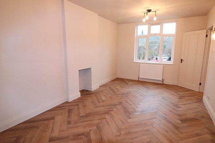4 Bedroom Detached House For Sale In Maytree Avenue, Worthing, BN14
