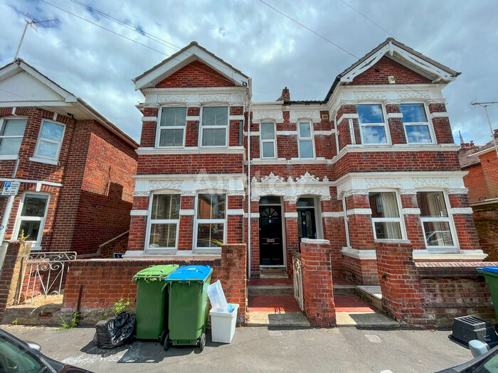 5 Bedroom Semi-Detached House To Rent In Coventry Road, Southampton, SO15