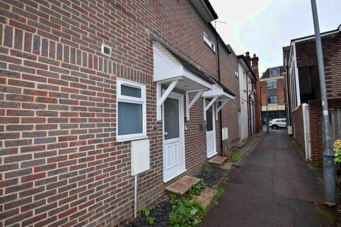 1 Bedroom Flat To Rent In High Street, Horley, RH6