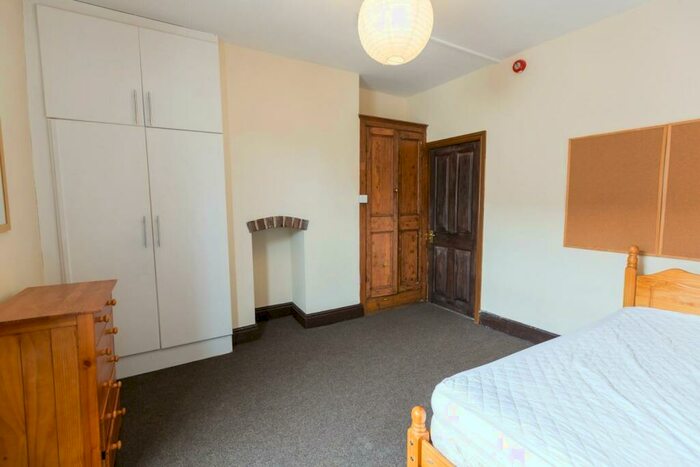 5 Bedroom House To Rent In Milton Street, S3