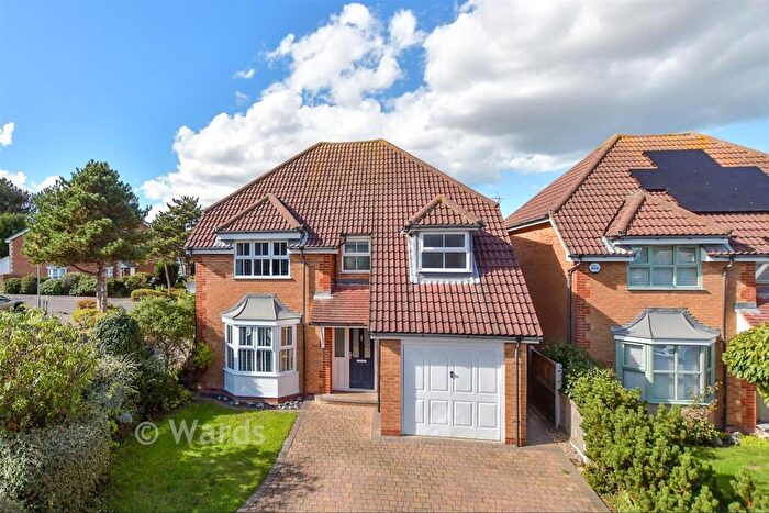 4 Bedroom Detached House For Sale In Cliffside Drive, Broadstairs, Kent, CT10