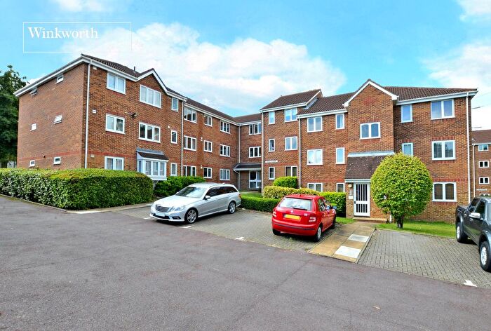 1 Bedroom Flat For Sale In Percy Gardens, Worcester Park, KT4