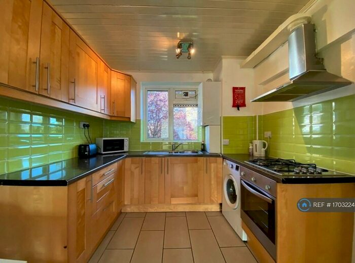 4 Bedroom Flat To Rent In Grangefield, London, NW1