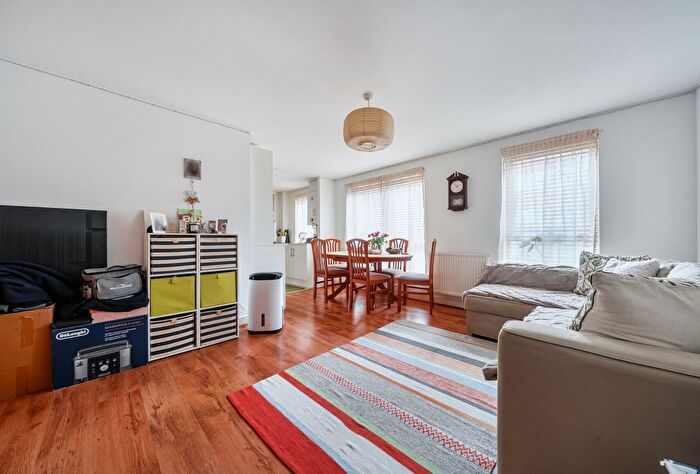 2 Bedroom Flat For Sale In Jackwood Way, Tunbridge Wells, Kent, TN1