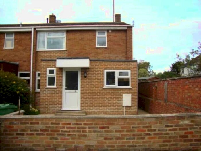 6 Bedroom Semi-Detached House To Rent In Langley Court, Headington **Student Property **, OX3