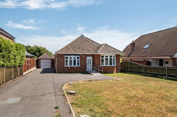 4 Bedroom Bungalow For Sale In Holly Hill Lane, Sarisbury Green, Southampton, Hampshire, SO31