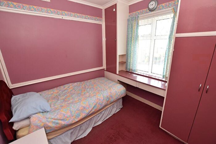 3 Bedroom Semi-Detached House For Sale In College Road, Margate, CT9 - Photo 11