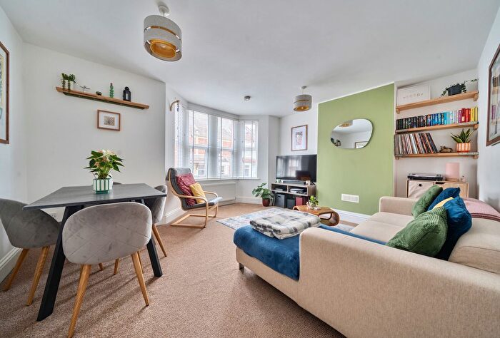 2 Bedroom Flat For Sale In Friezewood Road, Bristol, Somerset, BS3