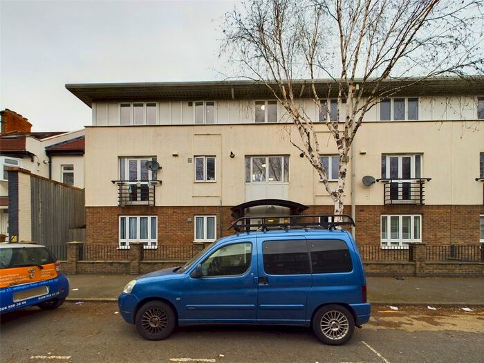 2 Bedroom Flat To Rent In Wellington Road, Leyton, London, E10