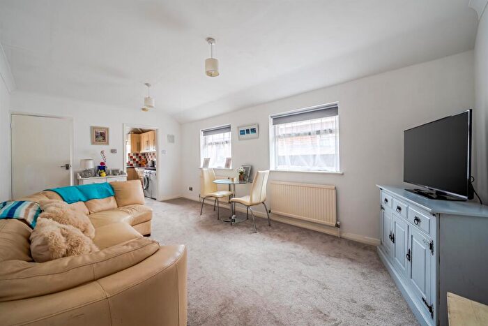 1 Bedroom Maisonette For Sale In Ray Park Road, Maidenhead, SL6