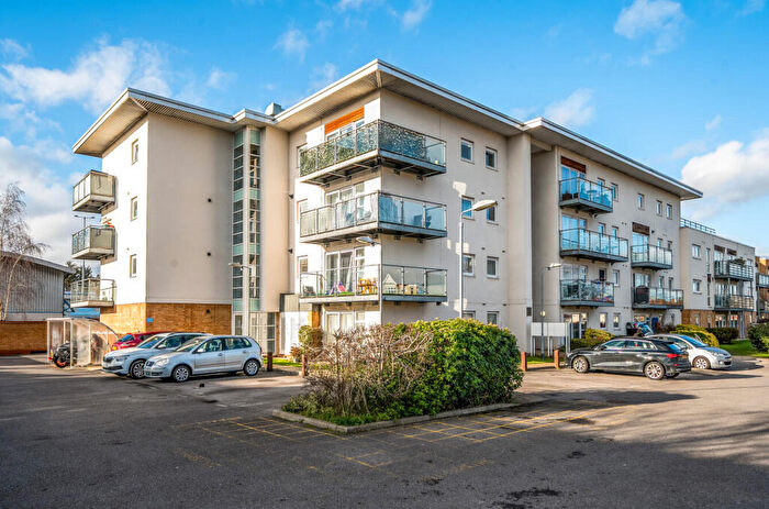 2 Bedroom Apartment For Sale In Bircham Road, Southend-on-Sea, Essex, SS2