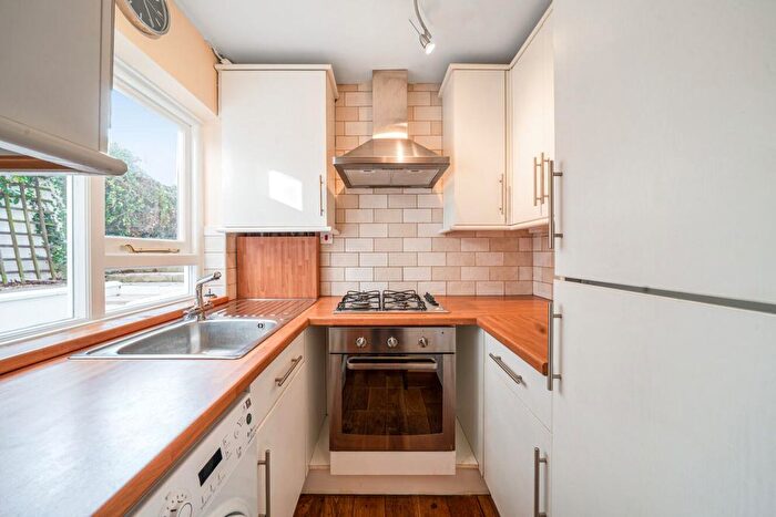 1 Bedroom Flat For Sale In Larkhall Rise, Clapham, London, SW4