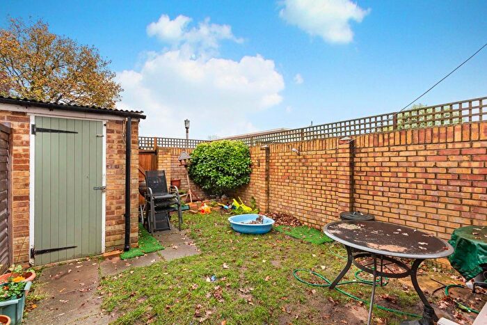 3 Bedroom End Of Terrace House For Sale In Peregrine Road, Sunbury-On-Thames, TW16