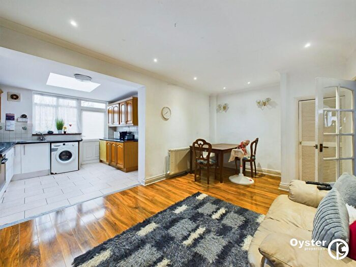 5 Bedroom End Of Terrace House For Sale In St. Pauls Avenue, Harrow, HA3