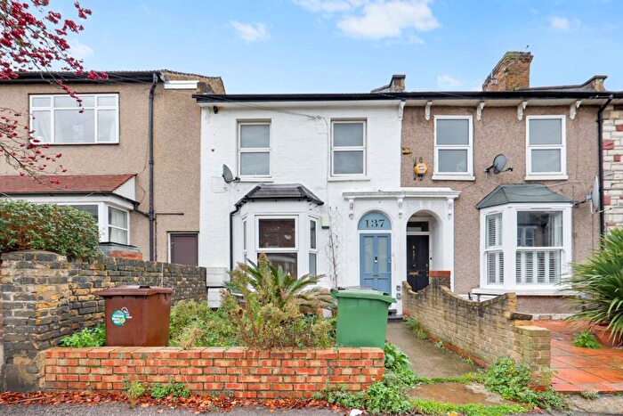 2 Bedroom Flat For Sale In Grange Park Road, Leyton, E10