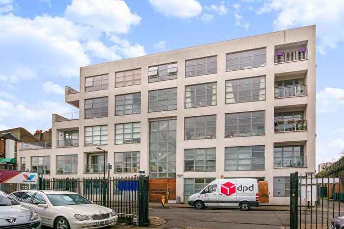 1 Bedroom Flat To Rent In Bethwin Road, Camberwell, London, SE5