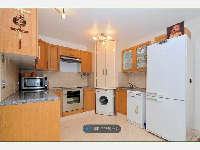 2 Bedroom Flat To Rent In Woodside Park Road, London, N12
