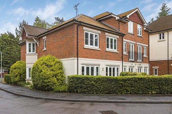 2 Bedroom Apartment For Sale In Symeon Place, Caversham, Reading, RG4
