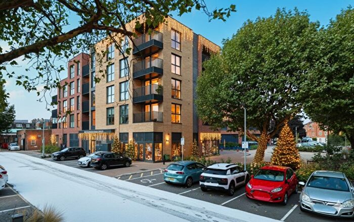 1 Bedroom Flat For Sale In Newtown House, Town Centre, Hatfield, AL10