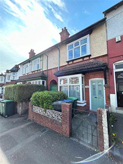 2 Bedroom House To Rent In Linden Road, Smethwick, West Midlands, B66