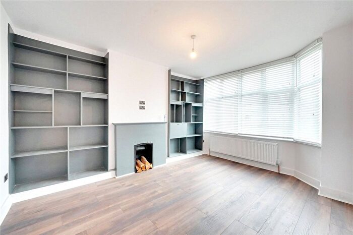 2 Bedroom Maisonette To Rent In Myddelton Avenue, Enfield, EN1