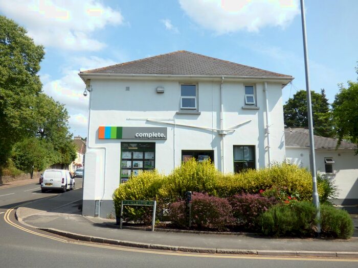 2 Bedroom Flat To Rent In Fore Street, Bovey Tracey, Newton Abbot, TQ13